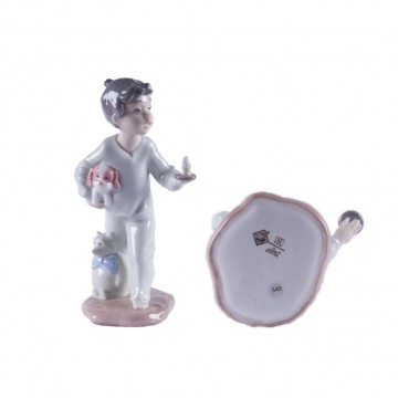 Figura Niño con Perro y Gato de Nao by Lladró